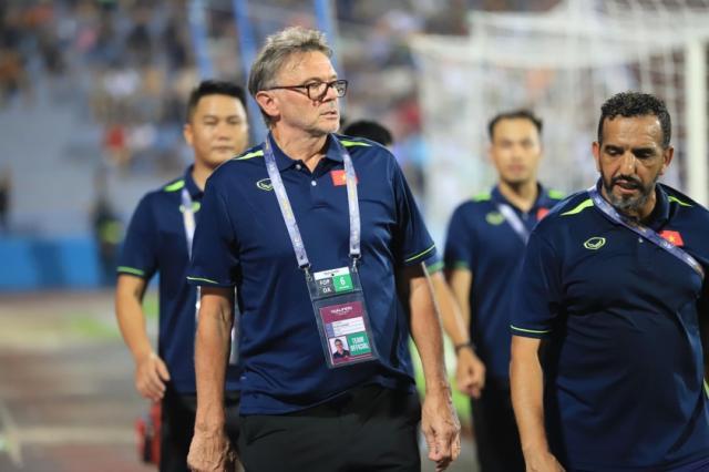 bob半岛体育-专访特鲁西埃②：中越足球相似 要实现梦想应更开放