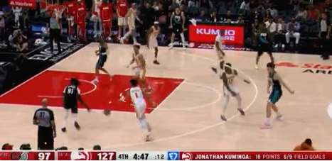 bob半岛体育平台-马上就有贡献！杨瀚森击地妙传 助飞西索科扣空篮