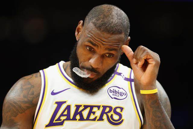 三分19连铁 上双纪录险不保！詹姆斯别再保出勤了？