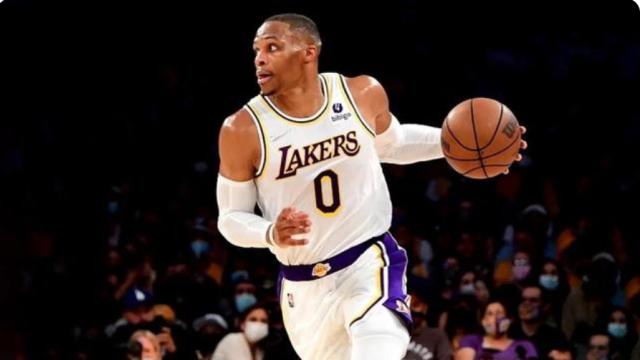 bob半岛体育官网-【观点】打不好的韦少底薪都不如 打得好值2000万