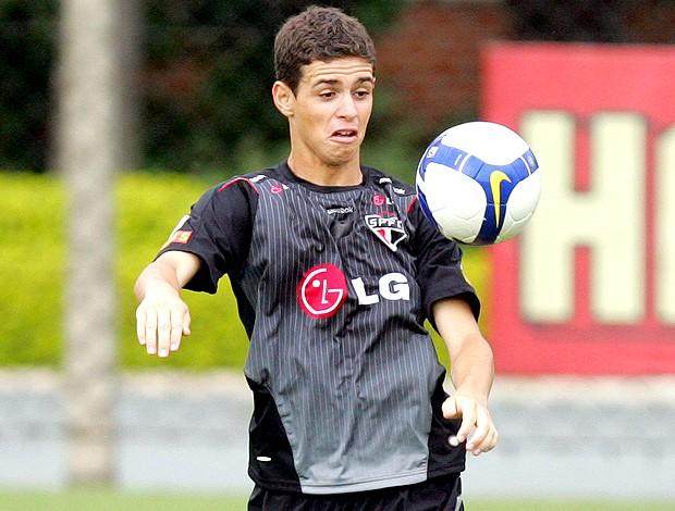 bob半岛体育平台-奥斯卡：从街头足球踢到圣保罗 墨里西慧眼识珠